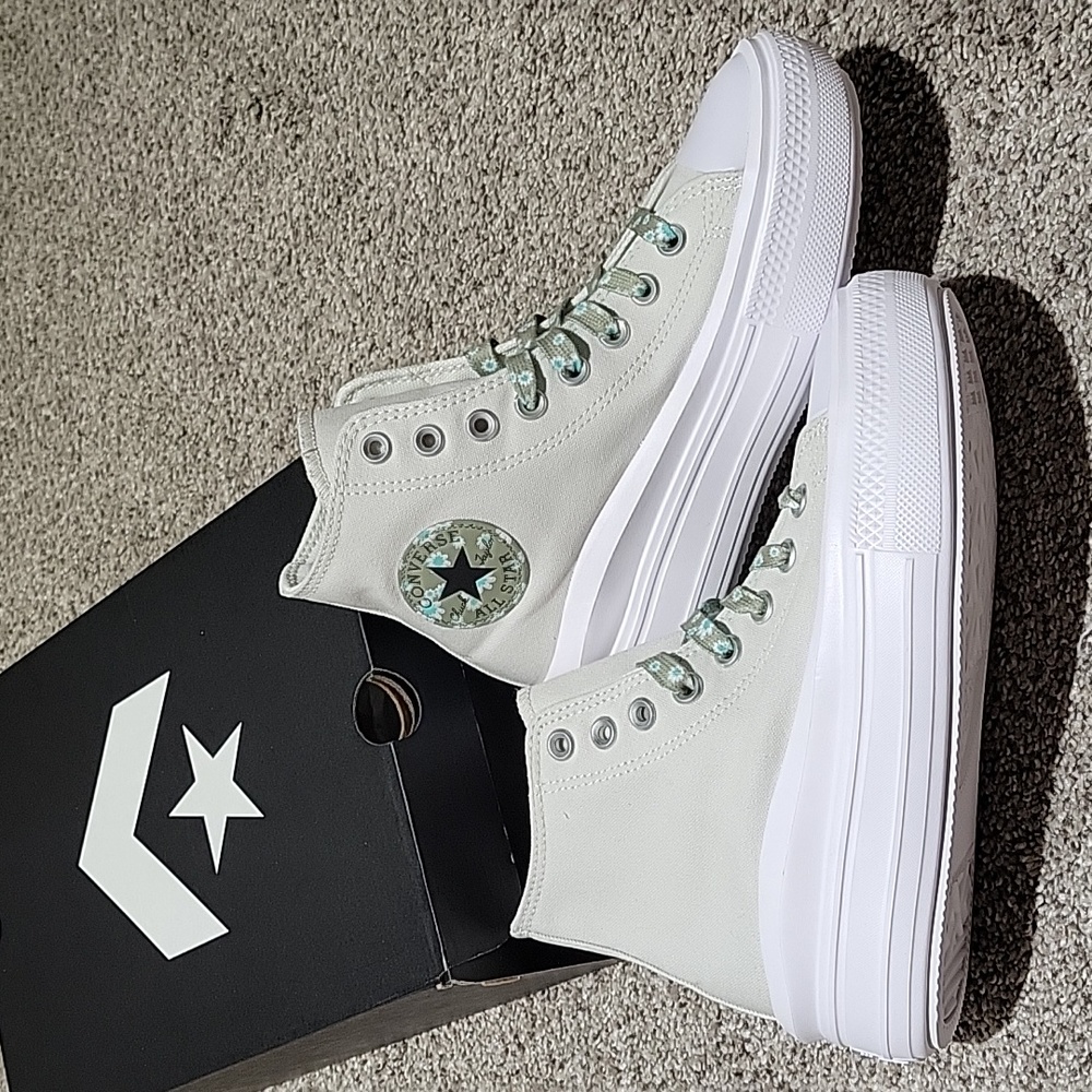 Converse Light/Bone Field Surplus
